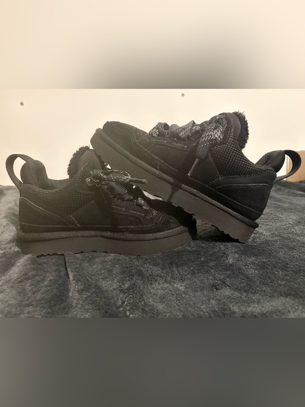 UGG black lowmels